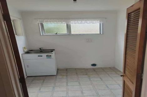 Photo of property in 605 Glenfield Road, Totara Vale, Auckland, 0629