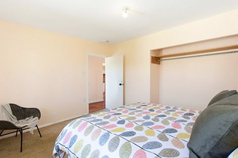 Photo of property in 12 Bracken Road, Newlands, Wellington, 6037