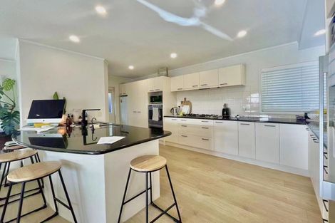 Photo of property in 10 Dodson Avenue, Milford, Auckland, 0620