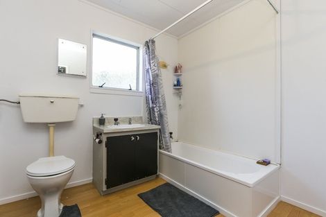 Photo of property in 32a Cheltenham Terrace, Newlands, Wellington, 6037