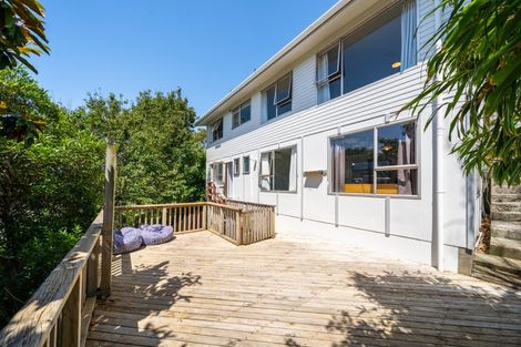 Photo of property in 15a Kereru Bend, Tawa, Wellington, 5028