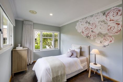 Photo of property in 44 Busby Hill, Havelock North, 4130