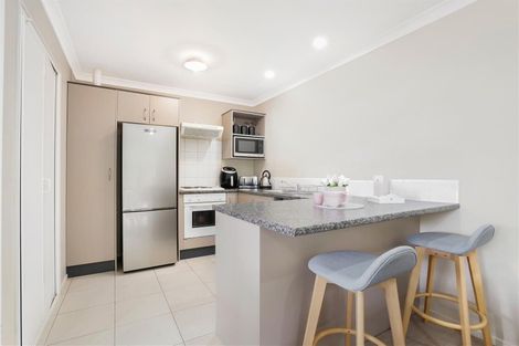 Photo of property in 12 Mediterranean Way, Goodwood Heights, Auckland, 2105