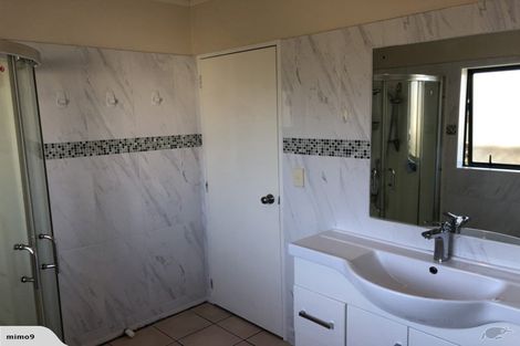 Photo of property in 4/520 Don Buck Road, Westgate, Auckland, 0614