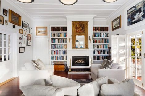 Photo of property in 15 Colenso Avenue, Hospital Hill, Napier, 4110