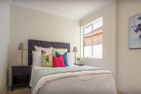 Photo of property in 81b Mirrabooka Avenue, Botany Downs, Auckland, 2010