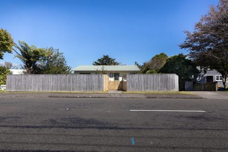 Photo of property in 142 Seaview Road, Westown, New Plymouth, 4310