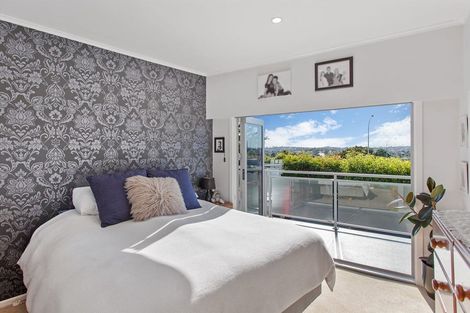 Photo of property in 2 Glenmore Road, Sunnyhills, Auckland, 2010