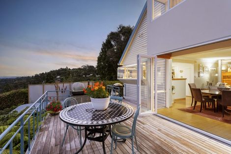 Photo of property in 98 Takahe Road, Titirangi, Auckland, 0604