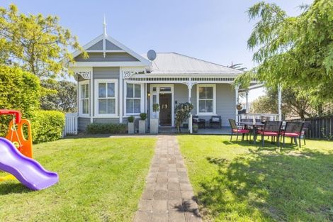 Photo of property in 14 Collingwood Road, Waiuku, 2123