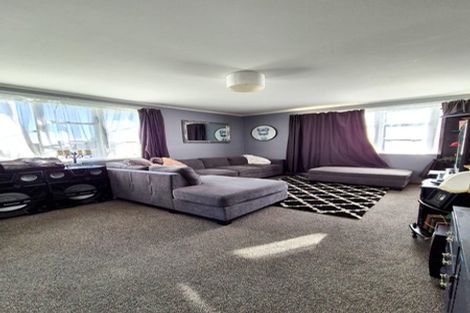 Photo of property in 35 Ross Crescent, Fairfield, Hamilton, 3214