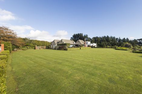 Photo of property in 38 Titirangi Drive, Fitzherbert, Palmerston North, 4471