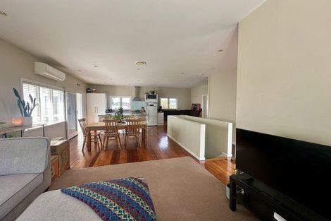 Photo of property in 2/26 Dallinghoe Crescent, Milford, Auckland, 0620