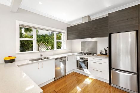 Photo of property in 32 Cavendish Square, Strathmore Park, Wellington, 6022