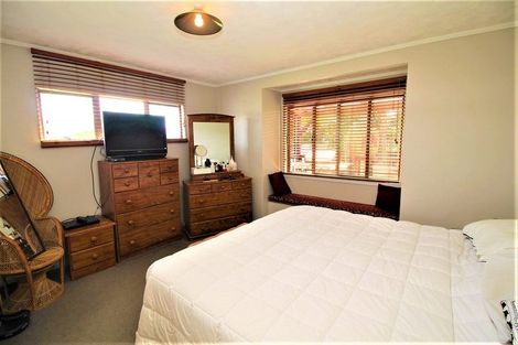 Photo of property in 1/17 Garelja Road, Henderson, Auckland, 0612