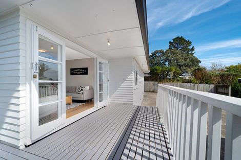 Photo of property in 48a Beaubank Road, Kelston, Auckland, 0602