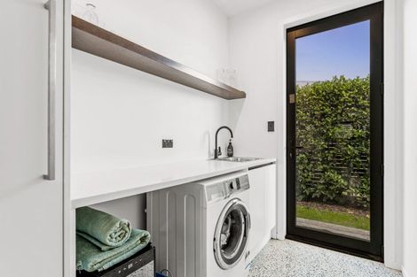 Photo of property in 6 Sandpiper Avenue, Point Wells, 0986