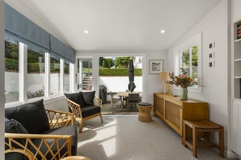 Photo of property in 33 Grove Road, Kelburn, Wellington, 6012