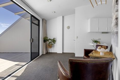 Photo of property in 2/227 Lake Terrace, Waipahihi, Taupo, 3330