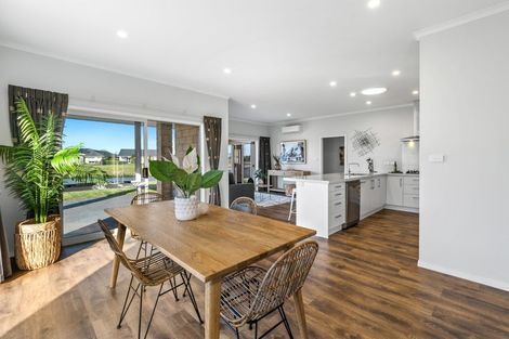 Photo of property in 150 Oriental Parade, Papamoa Beach, Papamoa, 3118