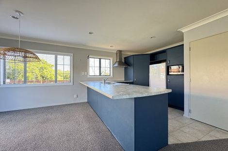 Photo of property in 40a Landsdowne Terrace, Karori, Wellington, 6012