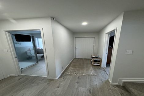 Photo of property in 60 Roberts Road, Matakatia, Whangaparaoa, 0930