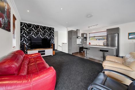 Photo of property in 15 Mangorei Road, Strandon, New Plymouth, 4312