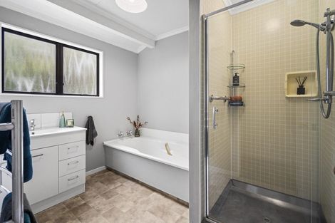 Photo of property in 3 Gladys Place, Kelvin Grove, Palmerston North, 4414