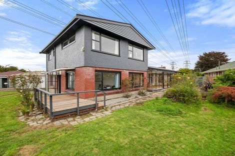 Photo of property in 16 Ilfracombe Place, Burnside, Christchurch, 8053