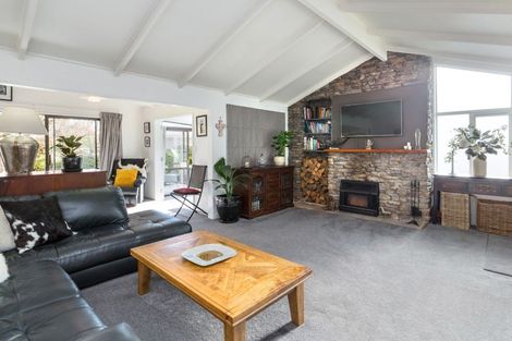 Photo of property in 8 Vista Crescent, Maoribank, Upper Hutt, 5018