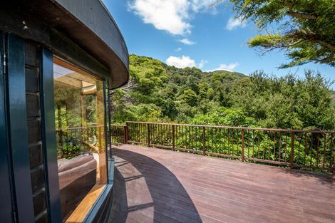 Photo of property in 5 Whiorau Grove, Lowry Bay, Lower Hutt, 5013