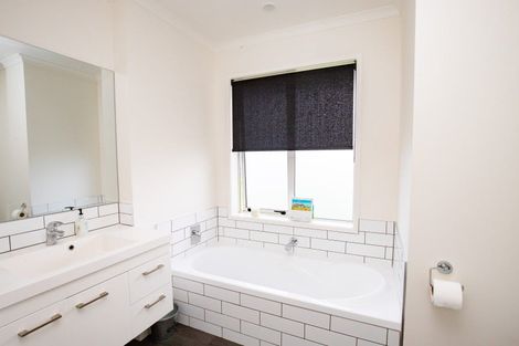 Photo of property in 8 Costello Drive, Ngatea, 3503