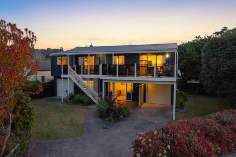 Photo of property in 2 Banks Street, Cooks Beach, Whitianga, 3591