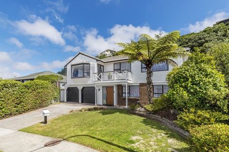 Photo of property in 16 Ordley Grove, Tawa, Wellington, 5028