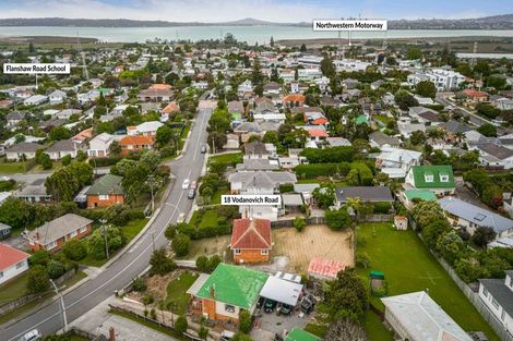 Photo of property in 18 Vodanovich Road, Te Atatu South, Auckland, 0610