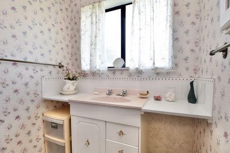 Photo of property in 16a Seddon Street, Carterton, 5713