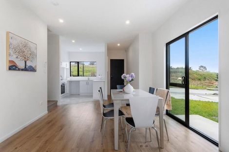 Photo of property in 33b Crestview Rise, Papakura, 2110