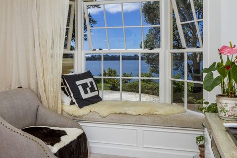 Photo of property in 40 Shakespeare Road, Milford, Auckland, 0620