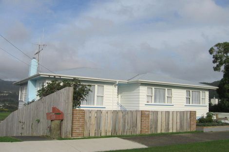 Photo of property in 40 Saint Johns Terrace, Tawa, Wellington, 5028