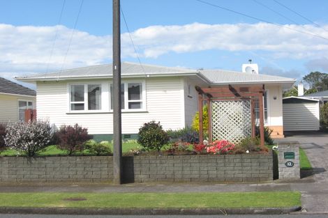 Photo of property in 12 Trafalgar Street, Westown, New Plymouth, 4310
