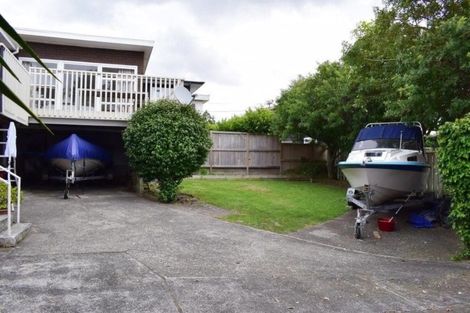 Photo of property in 2/6 Rothesay Bay Road, Rothesay Bay, Auckland, 0630