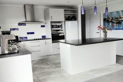 Photo of property in 22 Olney Court, One Tree Point, 0118