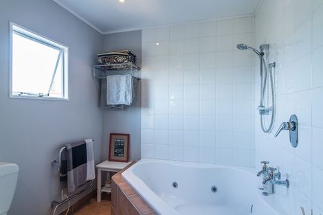 Photo of property in 377 Kapiti Road, Paraparaumu Beach, Paraparaumu, 5032