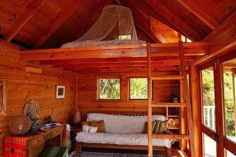 Photo of property in 132 Lone Kauri Road, Karekare, New Lynn, 0772