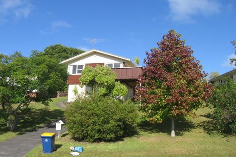 Photo of property in 15 Hatherlow Street, Glenfield, Auckland, 0629