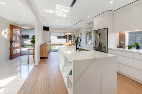 Photo of property in 10 Sea View Terrace, Cockle Bay, Auckland, 2014