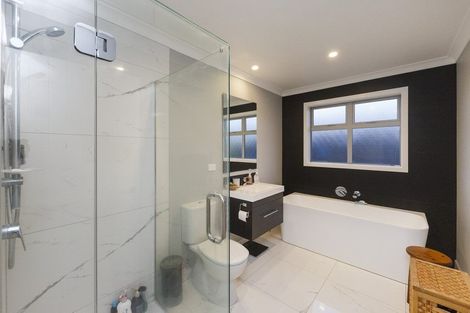 Photo of property in 16 Freedom Drive, Kelvin Grove, Palmerston North, 4414