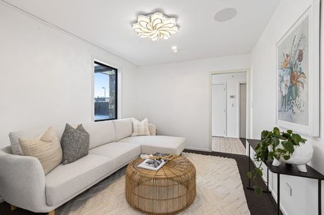 Photo of property in 14 Sir Lincoln Drive, Kumeu, 0810