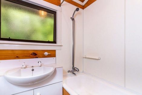 Photo of property in 34 Tremaine Avenue, Two Mile Bay, Taupo, 3330