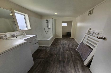 Photo of property in 33 Rangiora Street, Castlecliff, Whanganui, 4501